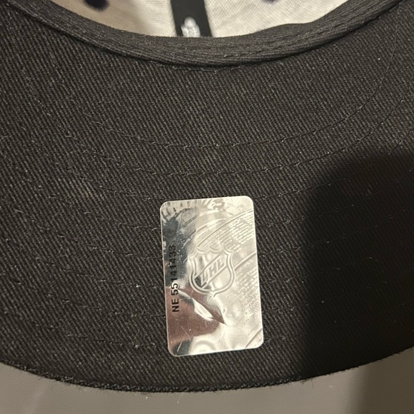 New Era Canucks Fitted Hat - Picture 3 of 4